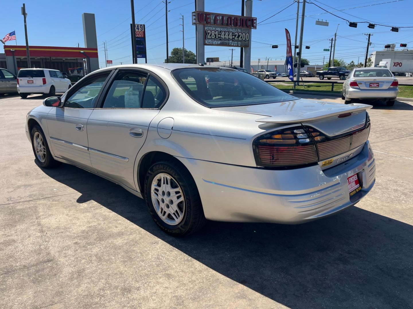 2005 SILVER /gray Pontiac Bonneville SE (1G2HX52K45U) with an 3.8L V6 OHV 12V engine, 4-Speed Automatic Overdrive transmission, located at 14700 Tomball Parkway 249, Houston, TX, 77086, (281) 444-2200, 29.928619, -95.504074 - Photo#4